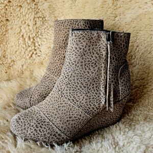 Toms brand SUEDE leather Leopard Print Ankle Boots, Size 8